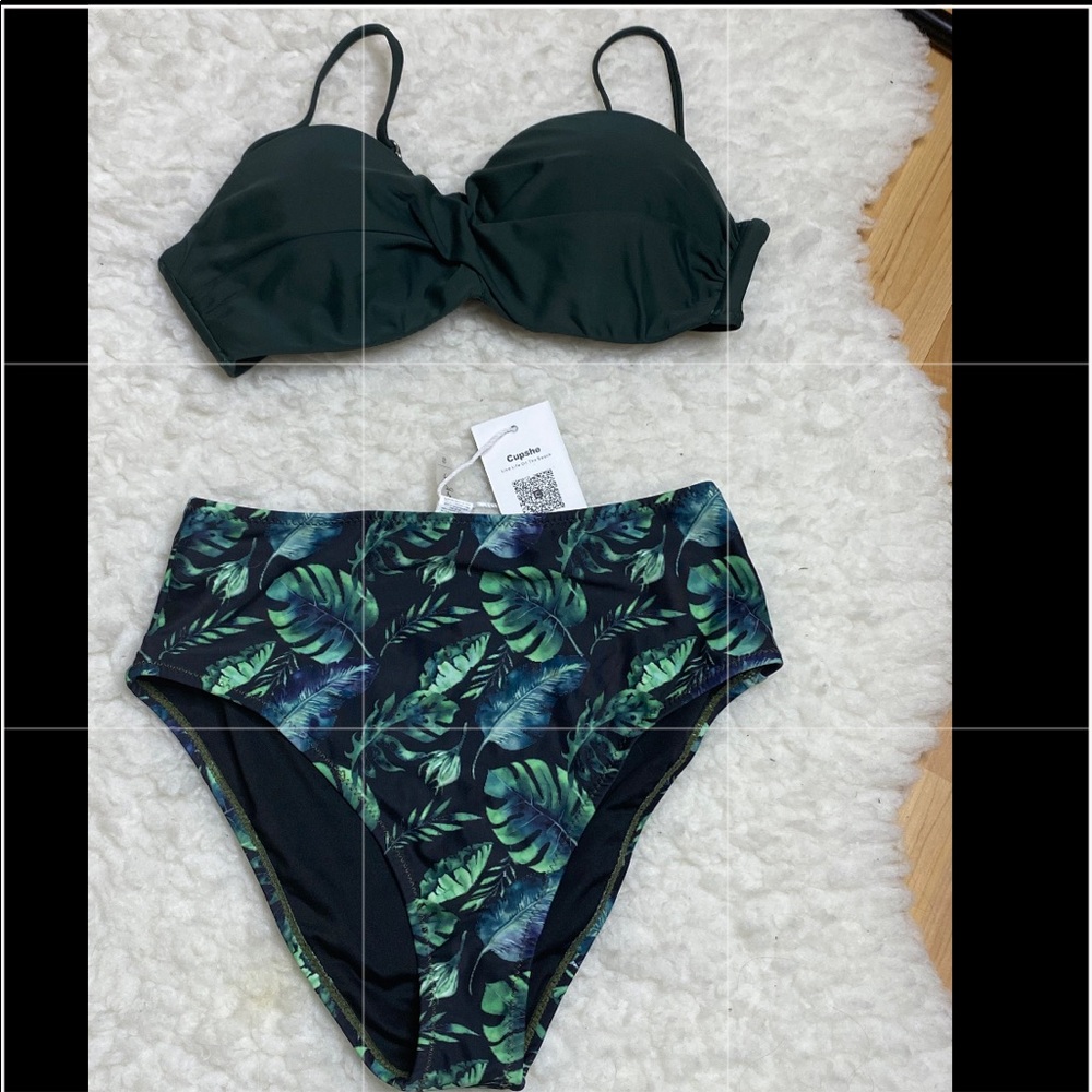 BNWT 2 Piece Bikini Cupshe size S